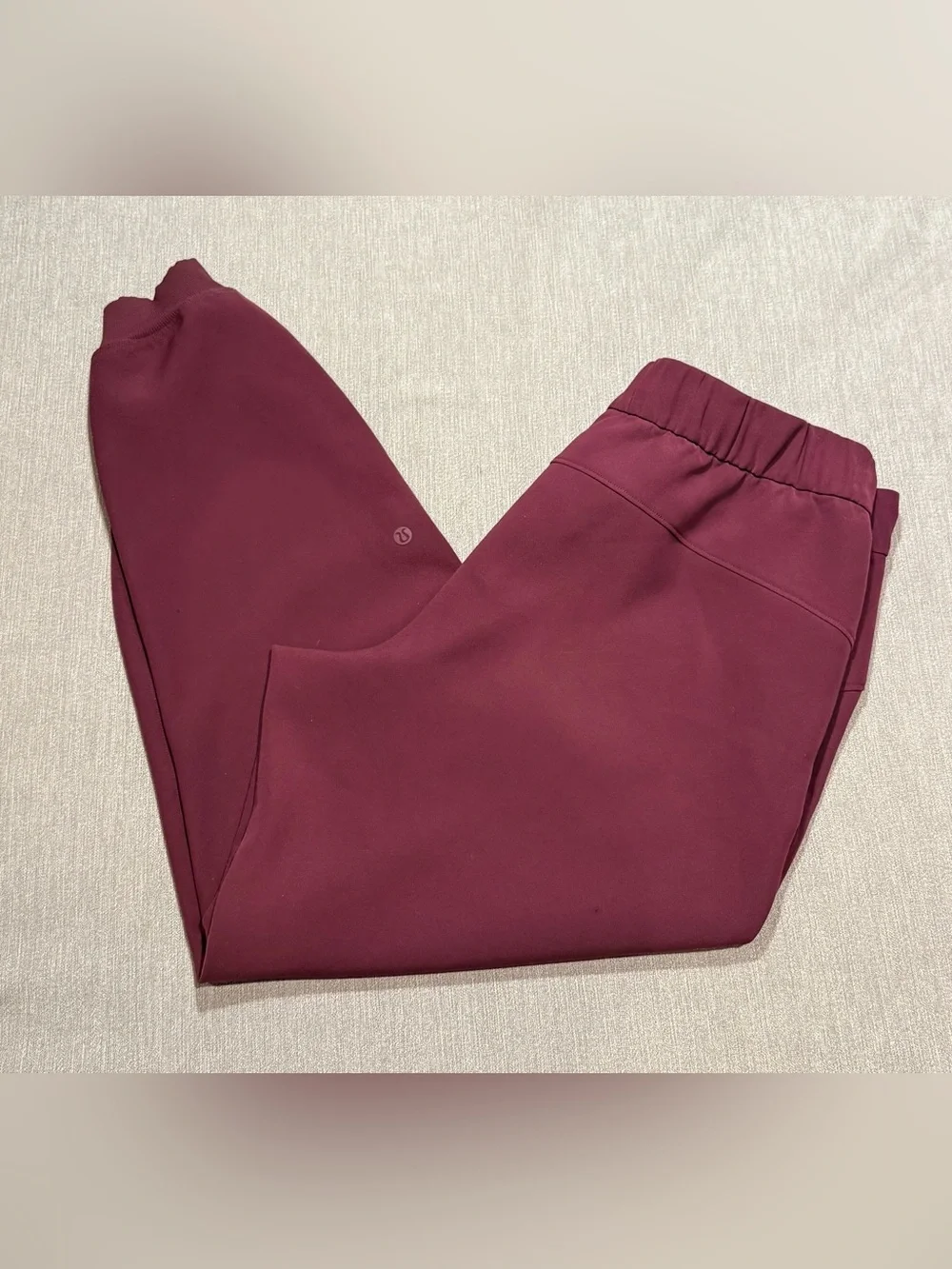 lululemon On The Fly Women's Jogger Pants in Burgundy